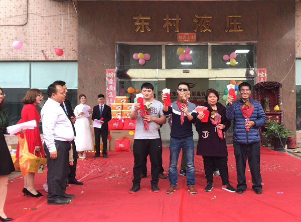 公司年會(huì)紀(jì)念照